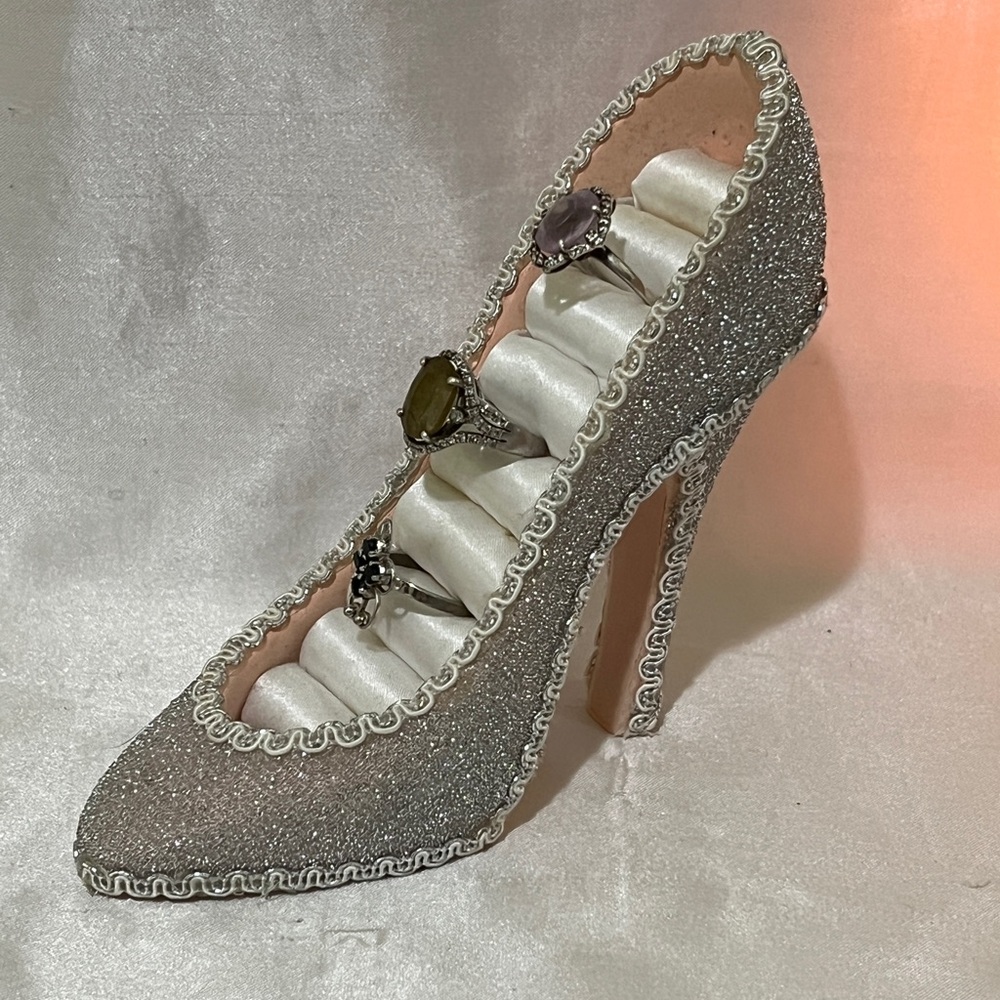 Elegant Silver Women's Shoe Ring Display, Cinderella style